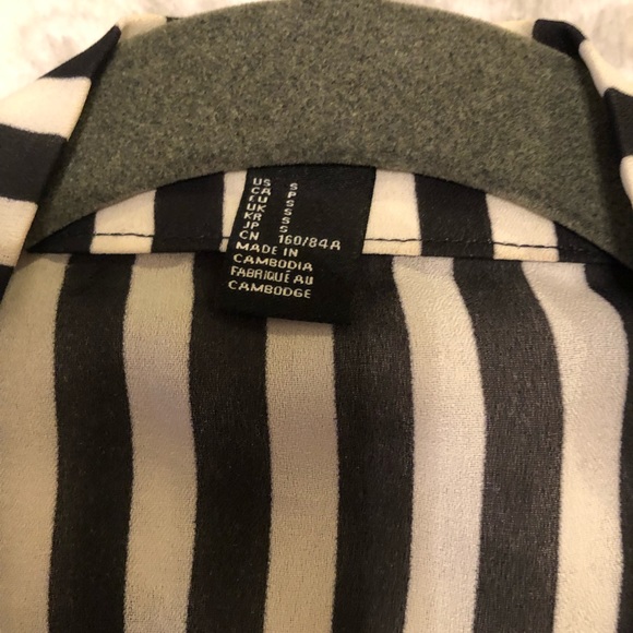 Forever 21 Striped Sleeveless Top - Picture 7 of 8